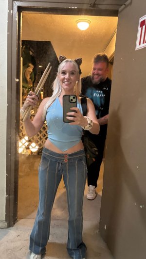 Brea Grant (Heroes) - at a party bg__4_.jpg