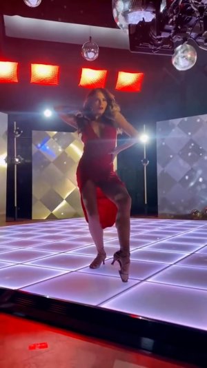 Jenna Dewan - Leggy in red dress 1.jpg