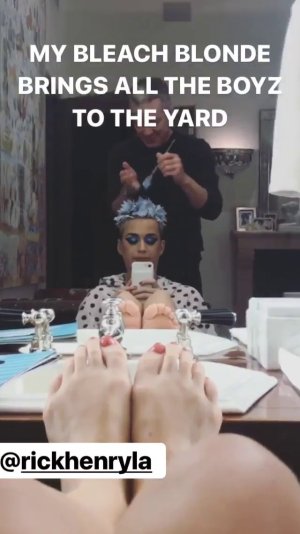 Katy-Perry-Feet-3085613.jpg