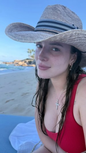 Bella Thorne 1000111062.jpg