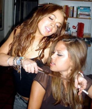 Vanessa Minnillo-lindsay-lohan--at-sean-lennons-2006-v0-wq0xjfatfvef1.jpeg