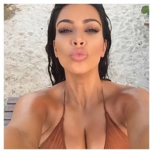 Kim-Kardashian-Selfie-1.jpg
