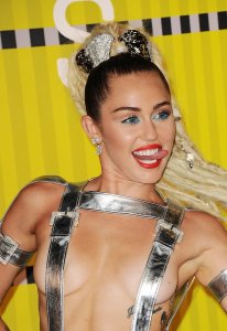 Miley-Cyrus-Sexy-37.JPG