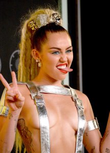 Miley-Cyrus-Sexy-150.jpg