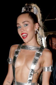 Miley-Cyrus-Sexy-122.jpg