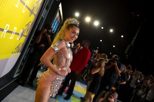 Miley-Cyrus-Sexy-120.jpg