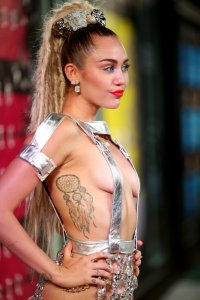 Miley-Cyrus-Sexy-146.jpg