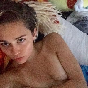 Miley-Cyrus-Topless.jpg