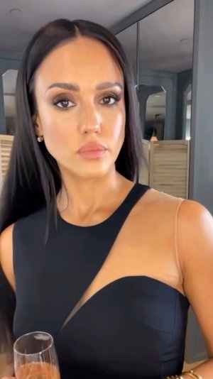 Jessica Alba - Baby2Baby Gala 1.jpg