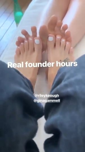Riley-Keough-Feet-4360028.jpg
