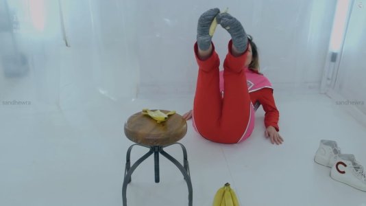 Taskmaster - s08e01 - Hello.mkv_20251112_003235.437.jpg