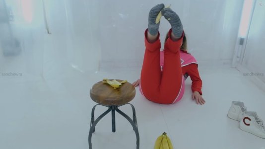 Taskmaster - s08e01 - Hello.mkv_20251112_003238.589.jpg