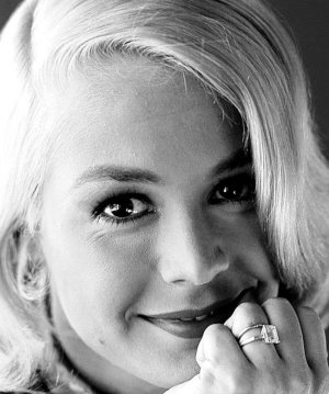 Sandra Dee -n4hqfnrYlj1rxkqvso1.jpg