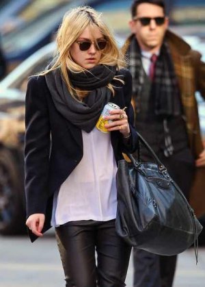 New York - February 28, 2012 82d58f177320469.jpeg