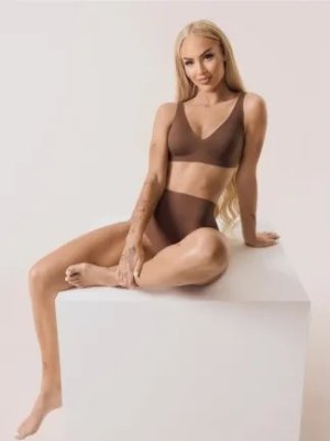 alisha - new tits nov'25 (4).jpg