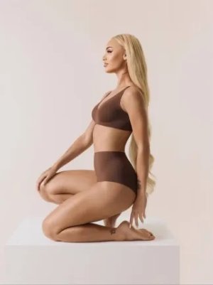 alisha - new tits nov'25 (3).jpg