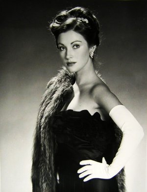 Jane Seymour In Opera Gloves - Ljs4aoo9lU1qb8ugro1.jpg