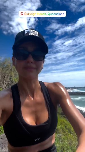 Jessica Alba - Cleavage 11.jpg