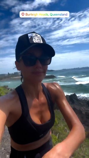 Jessica Alba - Cleavage 12.jpg