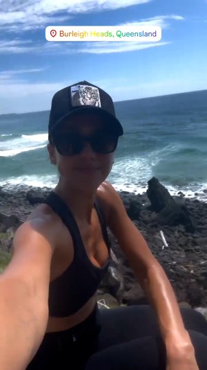 Jessica Alba - Cleavage 13.jpg