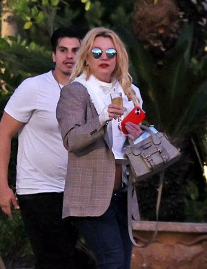 Britney_Spears_leaves_a_Spa_and_Winery_in_Westlake_Village_11-20-20250001.jpg