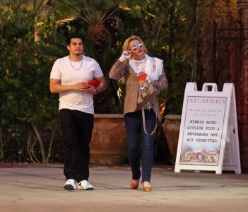 Britney_Spears_leaves_a_Spa_and_Winery_in_Westlake_Village_11-20-20250002.jpg