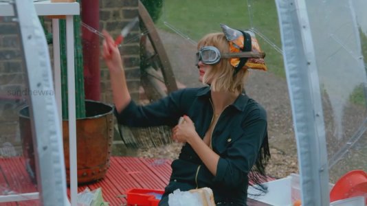 Taskmaster - s12e04 - The Customised Inhaler.mkv_20251123_154340.679.jpg