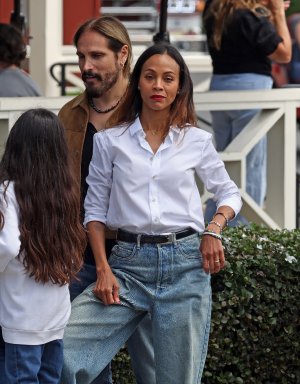 Zoe_Saldana_enjoy_the_4th_of_July_parade_in_Montecito_07-04-20250001.jpg