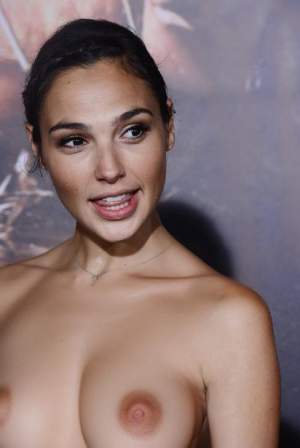 Gal Gadot at Riddick premiere z3 fake.png