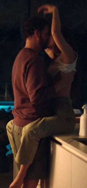 Dakota Johnson (13).jpg