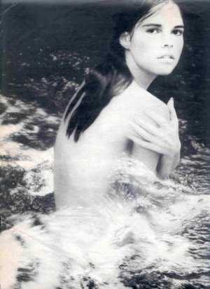 Ali McGraw -amazing eyes g7xSnWM.jpg