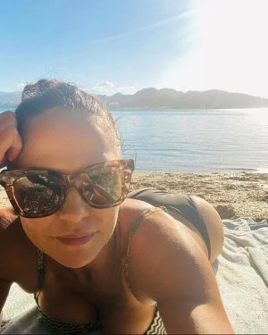 Miriama Smith - Elsa from Dino Thunder Sunabathing selfie 2.jpg