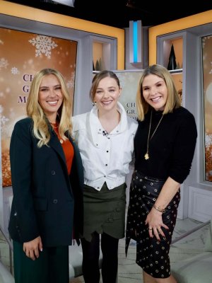 Chloë Grace Moretz and Scarlett Johannson - Today with Jenna & Friends ME18AWEX_o.jpg