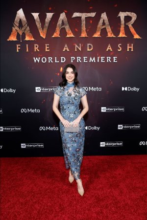 Adelaide Kane - Avatar - Fire And Ash World Premiere in Hollywood 1201_1.jpg