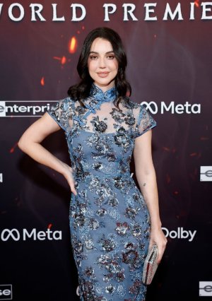 Adelaide Kane - Avatar - Fire And Ash World Premiere in Hollywood 1201_2.jpg
