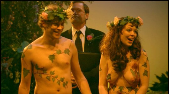 olivia_colman_baretitties_infobox_l.jpg