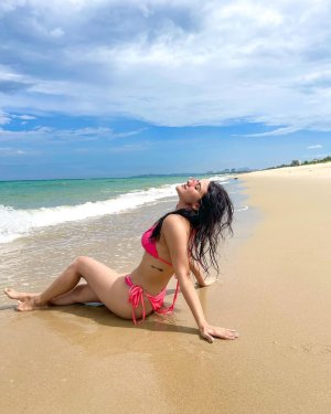 Aahnaa Sharma (15).jpg