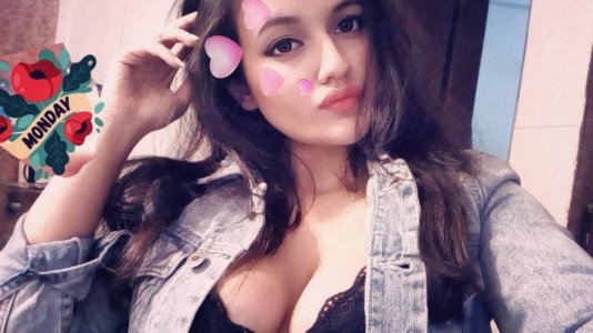 Aahnaa Sharma (20).jpg