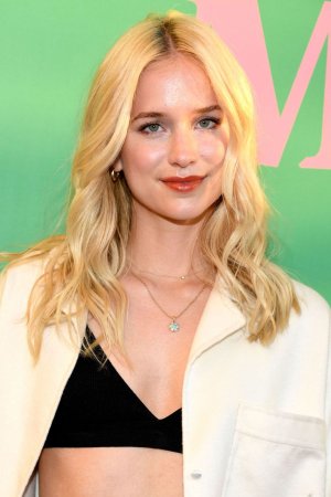 Elizabeth_Lail_at_Mack___Rita_Premiere_in_Los_Angeles_08_10_2022__1_.jpg