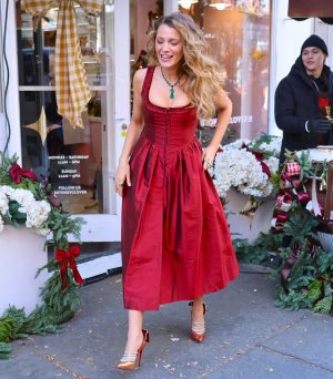 Blake_Lively_at_Stone_Clover_Lane_Store_in_New_York_12-09-20250007.jpg
