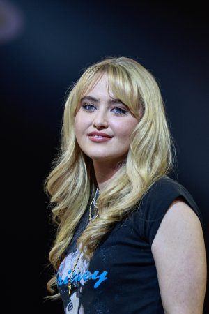 Kathryn_Newton_on_stage_during_CCXP_2025_in_Sao_Paulo_12-04-20250001.jpg
