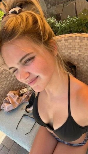 Paige Mackenzie (12).jpeg