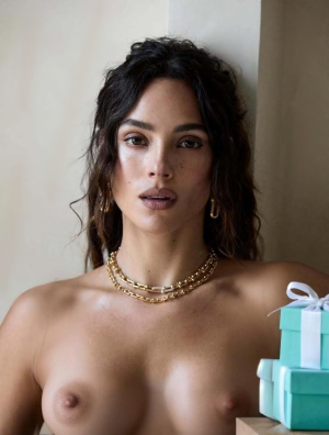 Adria Arjona - Tiffany and Co Photos 3OVnK5Qr_o fake.png