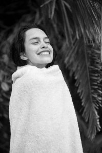 Zoe Barnard Nude & Sexy - TheFappeningBlog.com 14.jpg