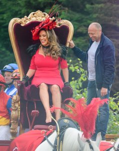 Kelly Brook Upskirt - TheFappeningBlog.com 49.jpg