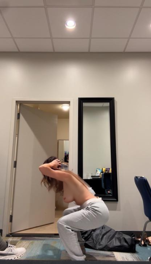 Katharine McPhee - Workout, December 2025 7 fake.png