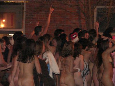 nakedmile_ots-tufts-university-naked-quad-run-2006-1.jpg