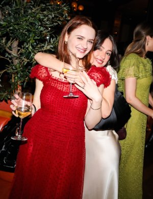 Joey King - DOEN Holiday Fundraiser Benefiting Planned Parenthood in Los Angeles December 11, ...jpg