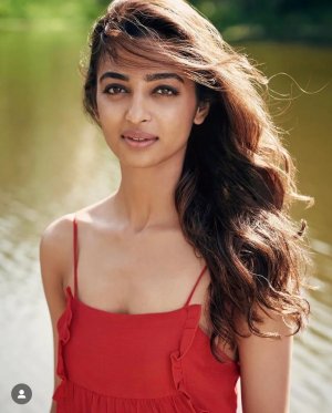 radhika-apte-v0-gx6sn7quityc1.jpeg