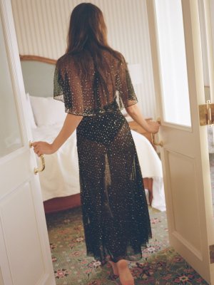 Odette Annable - posing in a doorway __1_.jpg